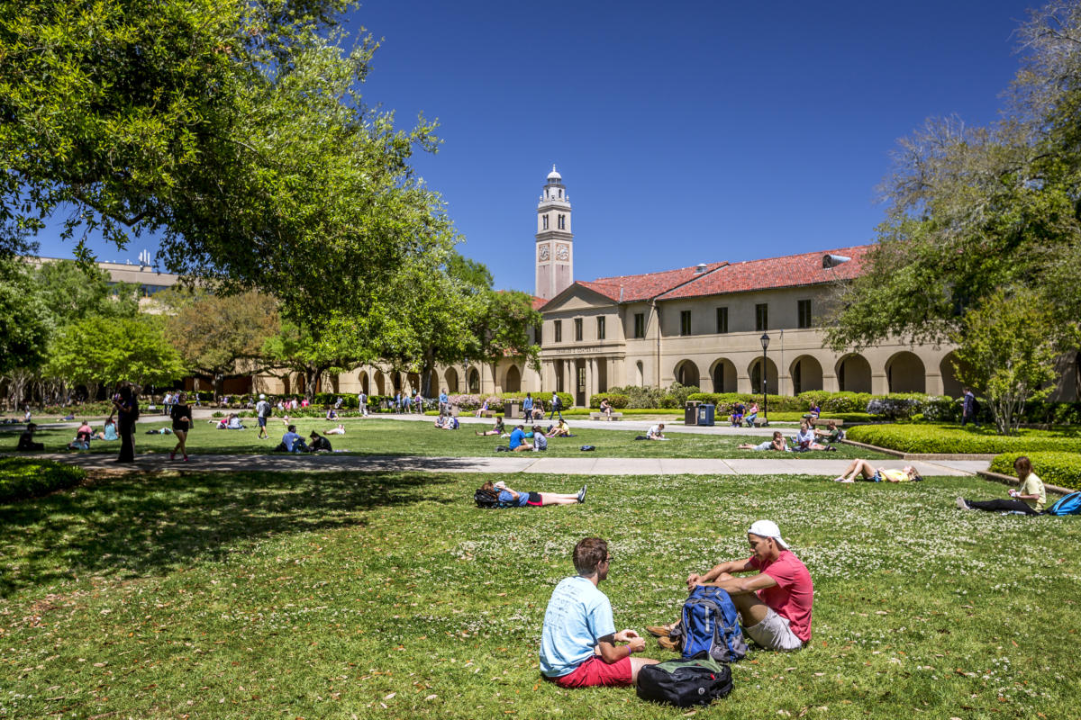 LSU9054 Students Relaxing in Quad